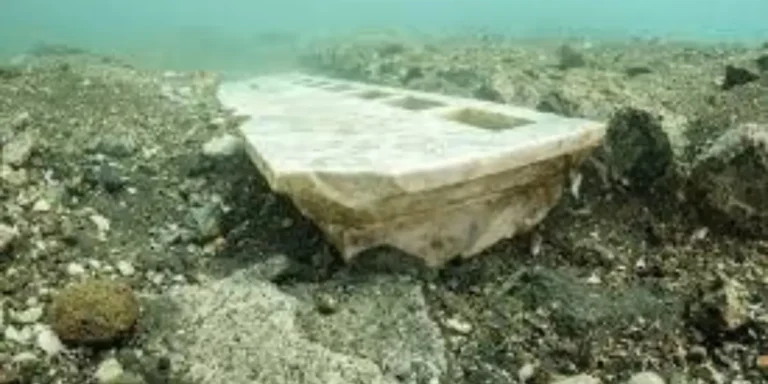 Templo Milenar Submerso na Itália: A Descoberta que Surpreendeu o Mundo
