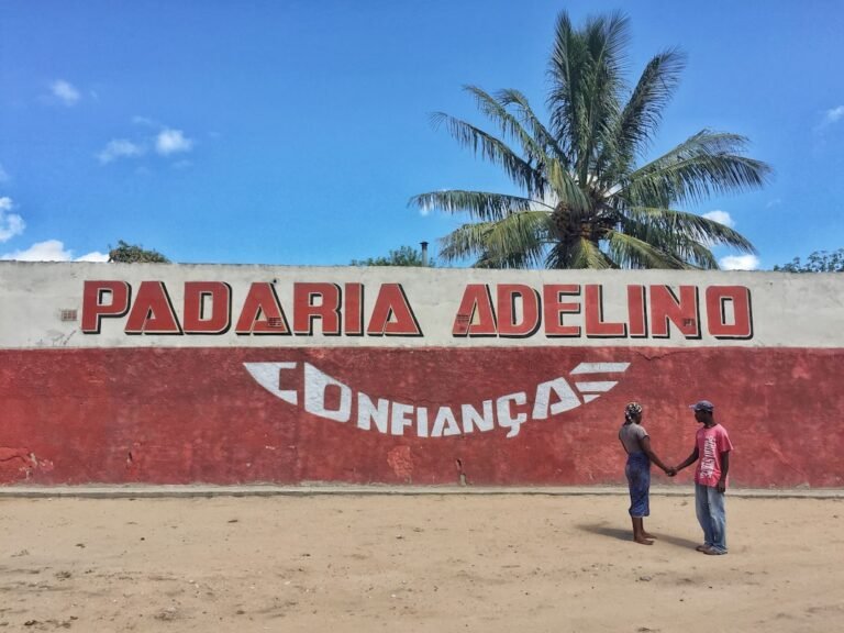 andre o irmao de pedro - man in black jacket standing beside red and white wall