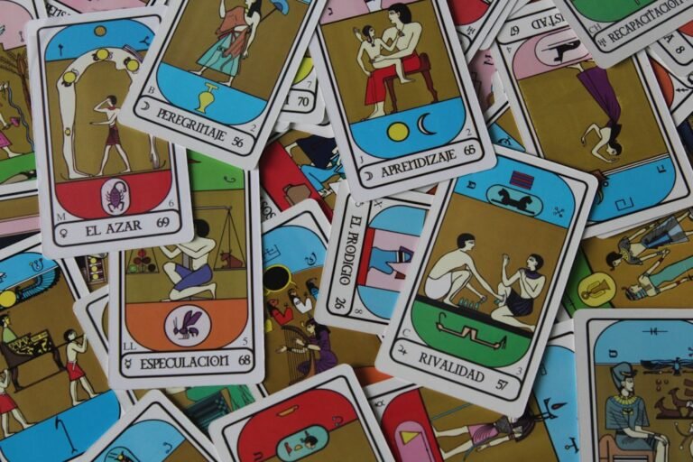 cartas de paulo - scattered tarot card lot