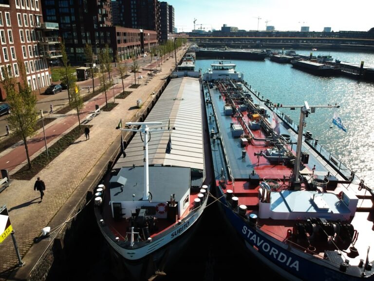 grandes navegacoes - a couple of boats that are sitting in the water
