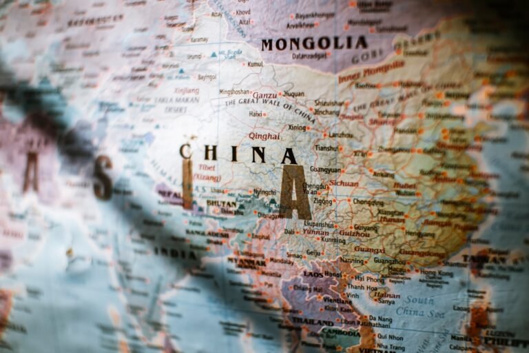 mao tse-tung e a china - a close up of a map of china