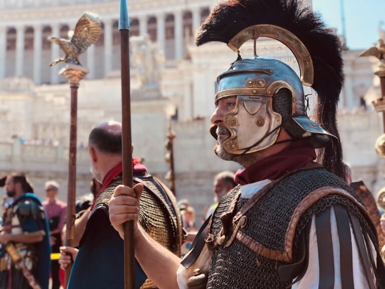 queda do imperio romano - people wearing medieval costumes during day