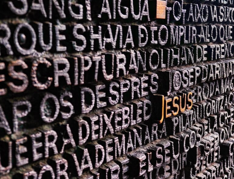 ressurreicao de cristo - black and white brick wall