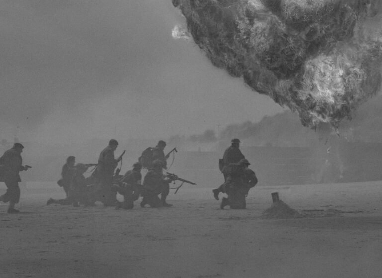 segunda guerra mundial - silhouette of soldiers