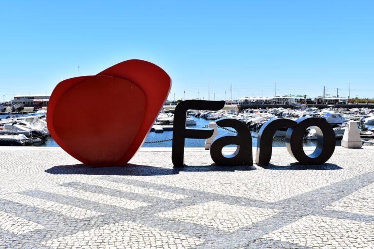 faraos do egito antigo - a large red heart sitting next to the word fao