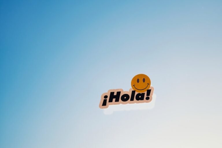 holocausto - A smiley face sticker with the word hola